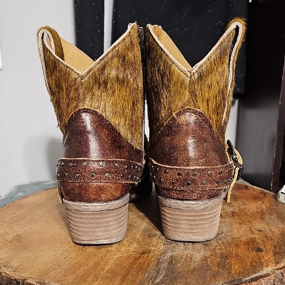 Stylish Brown Ankle Boots with Studded Strap - Picture 5 of 6